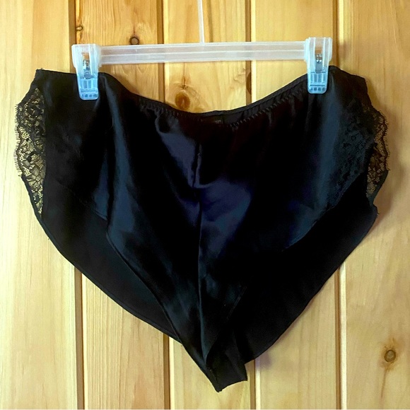 Victoria’s Secret Black Sleep Shorts/Lingerie with Lace in the Sides - Picture 1 of 3